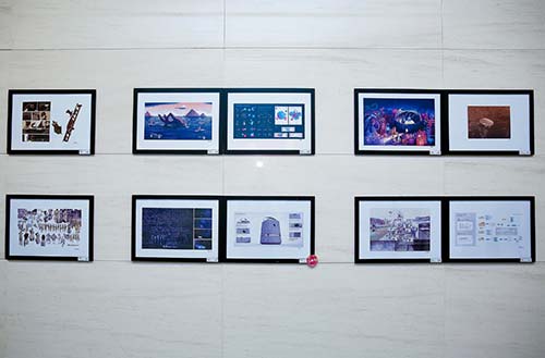 作品集長廊中展示的學(xué)生申校作品集