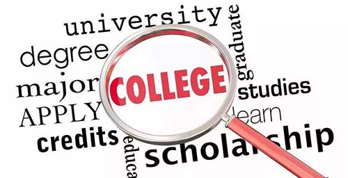 重University，輕College
