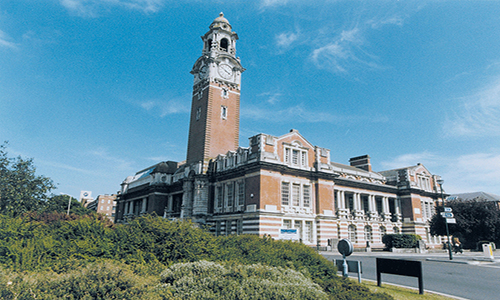 英國(guó)伯恩茅斯大學(xué)